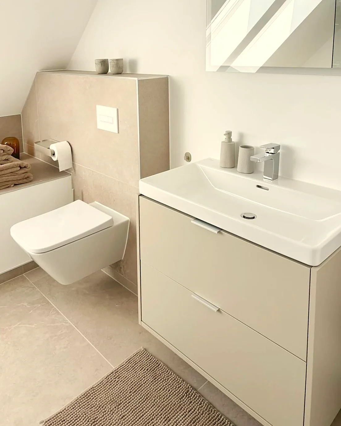 Moderner Waschtisch im Badezimmer